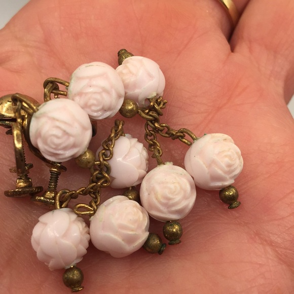 Vintage C-clasp flower brooch, earrings - Picture 4 of 7